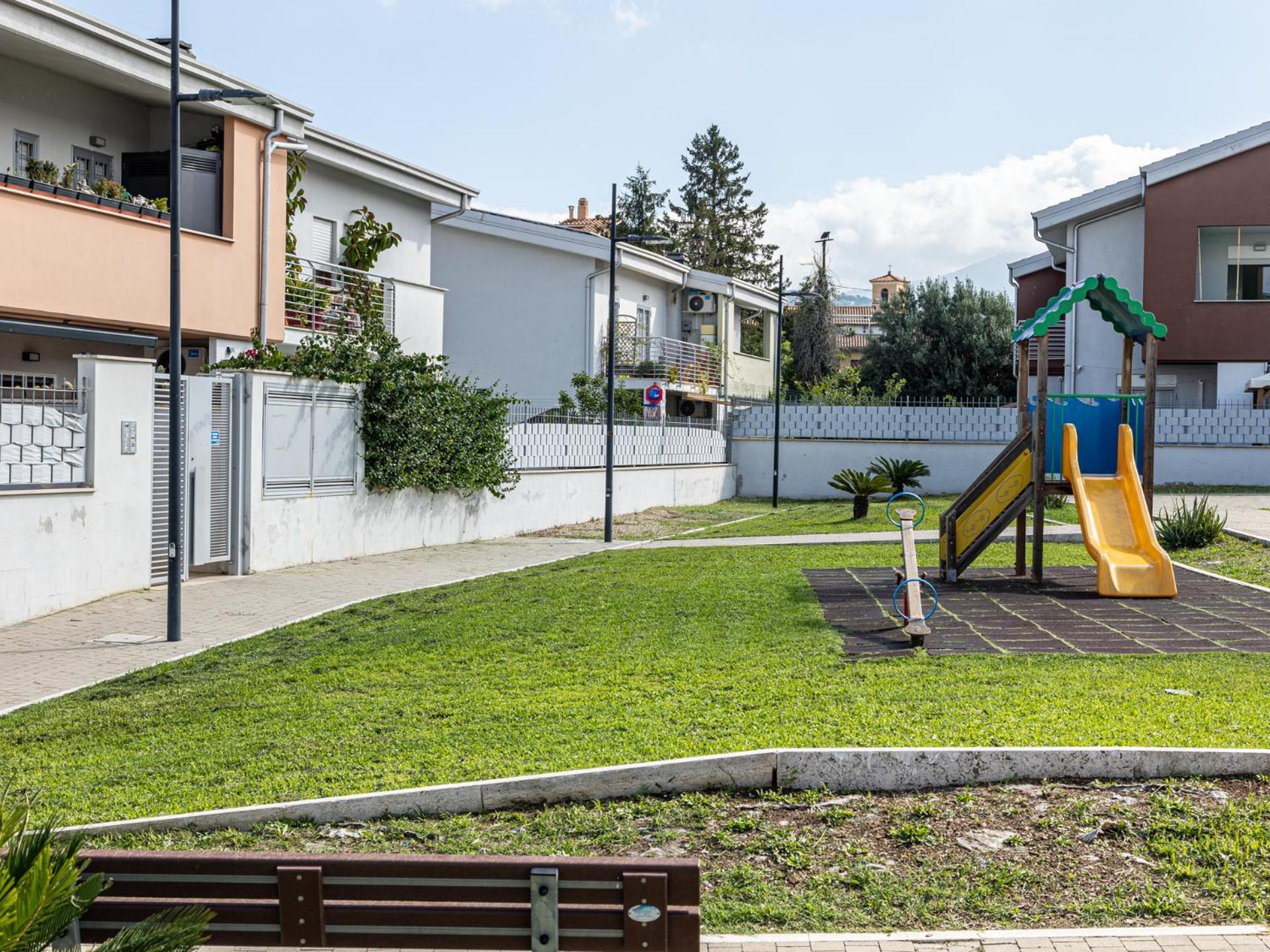 Mrb Real Estate - Maison Ludovica - Monolocale Moderno Con Giardino Frattocchie Bagian luar foto
