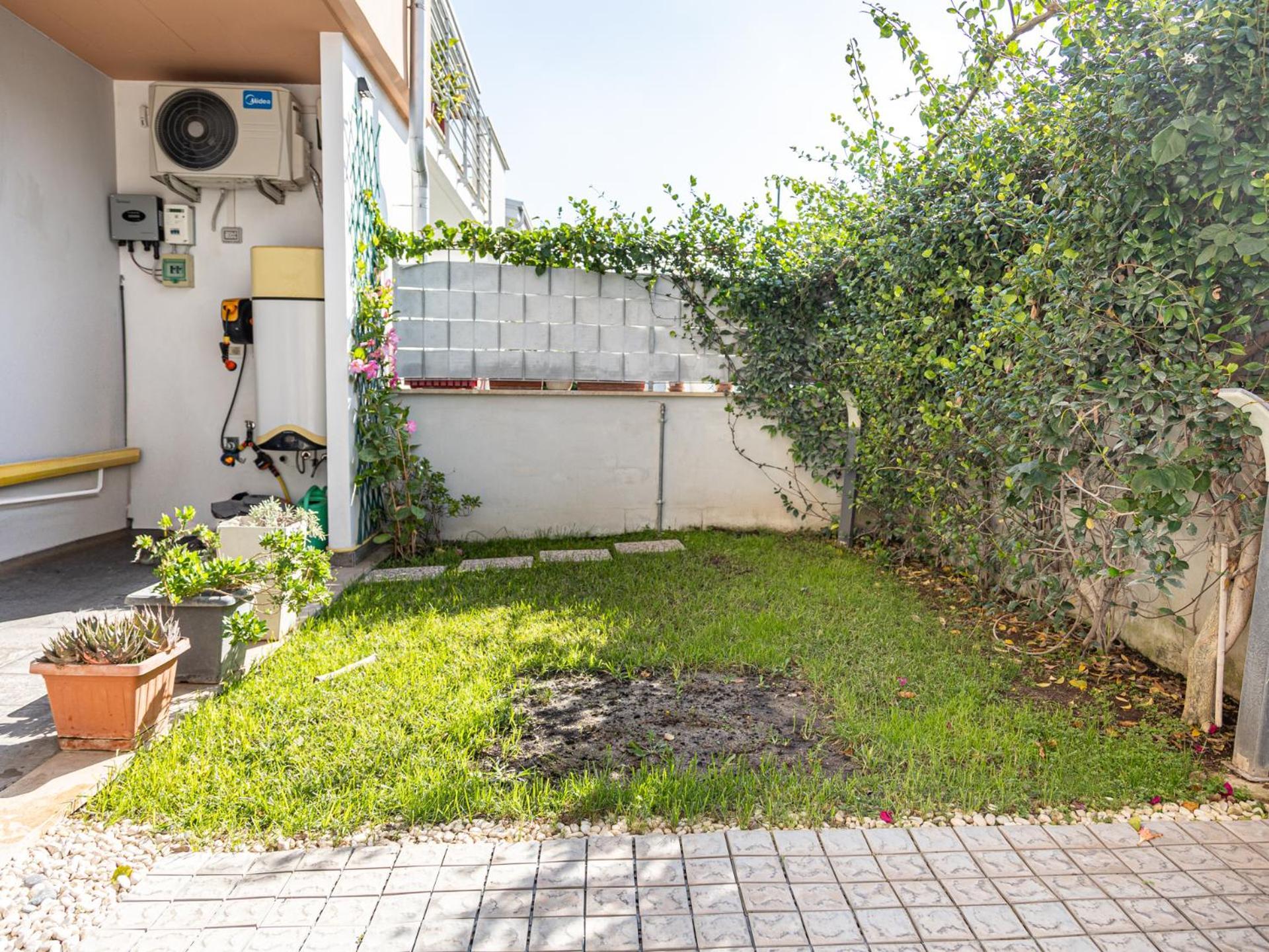 Mrb Real Estate - Maison Ludovica - Monolocale Moderno Con Giardino Frattocchie Bagian luar foto