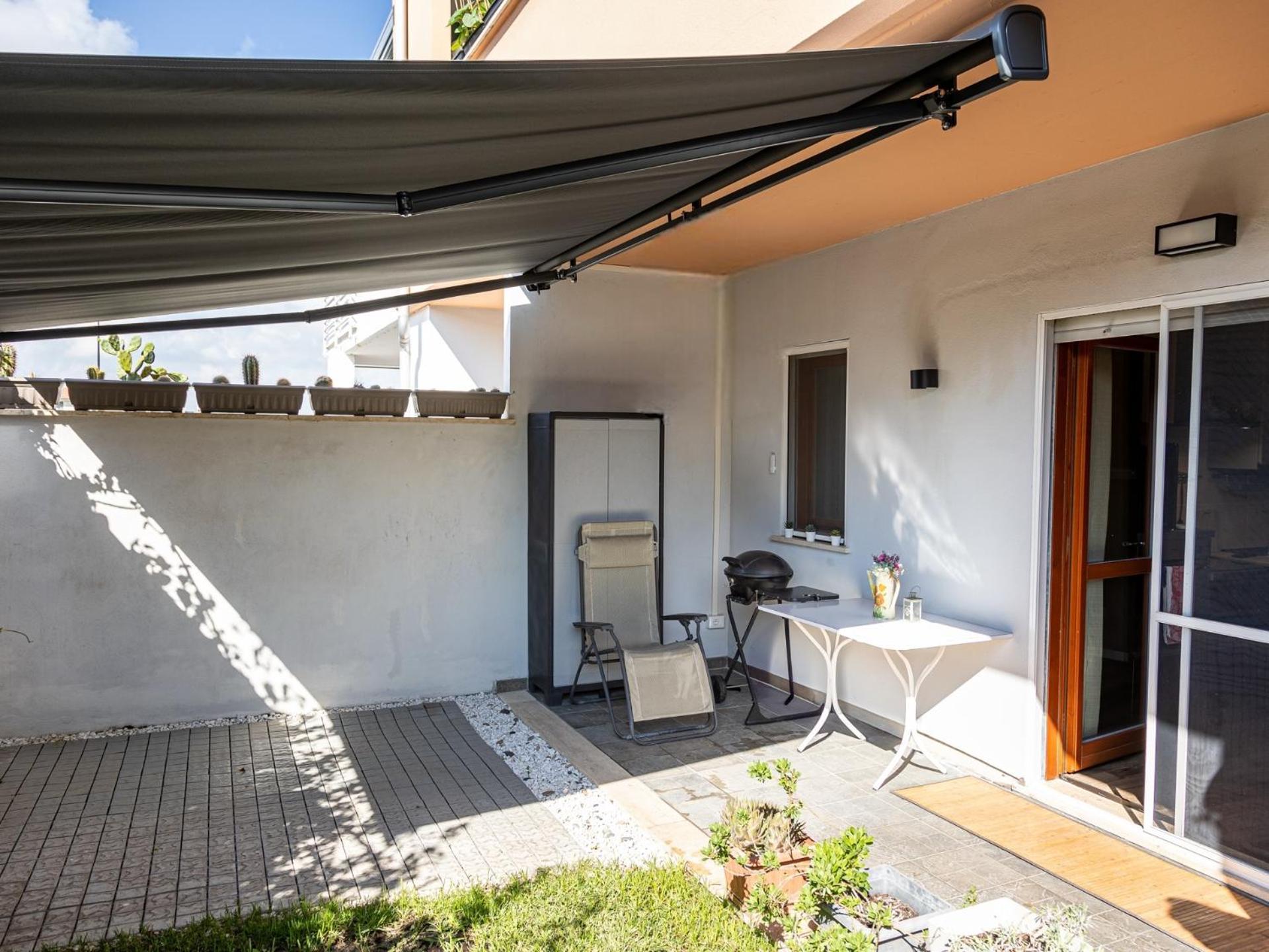 Mrb Real Estate - Maison Ludovica - Monolocale Moderno Con Giardino Frattocchie Bagian luar foto