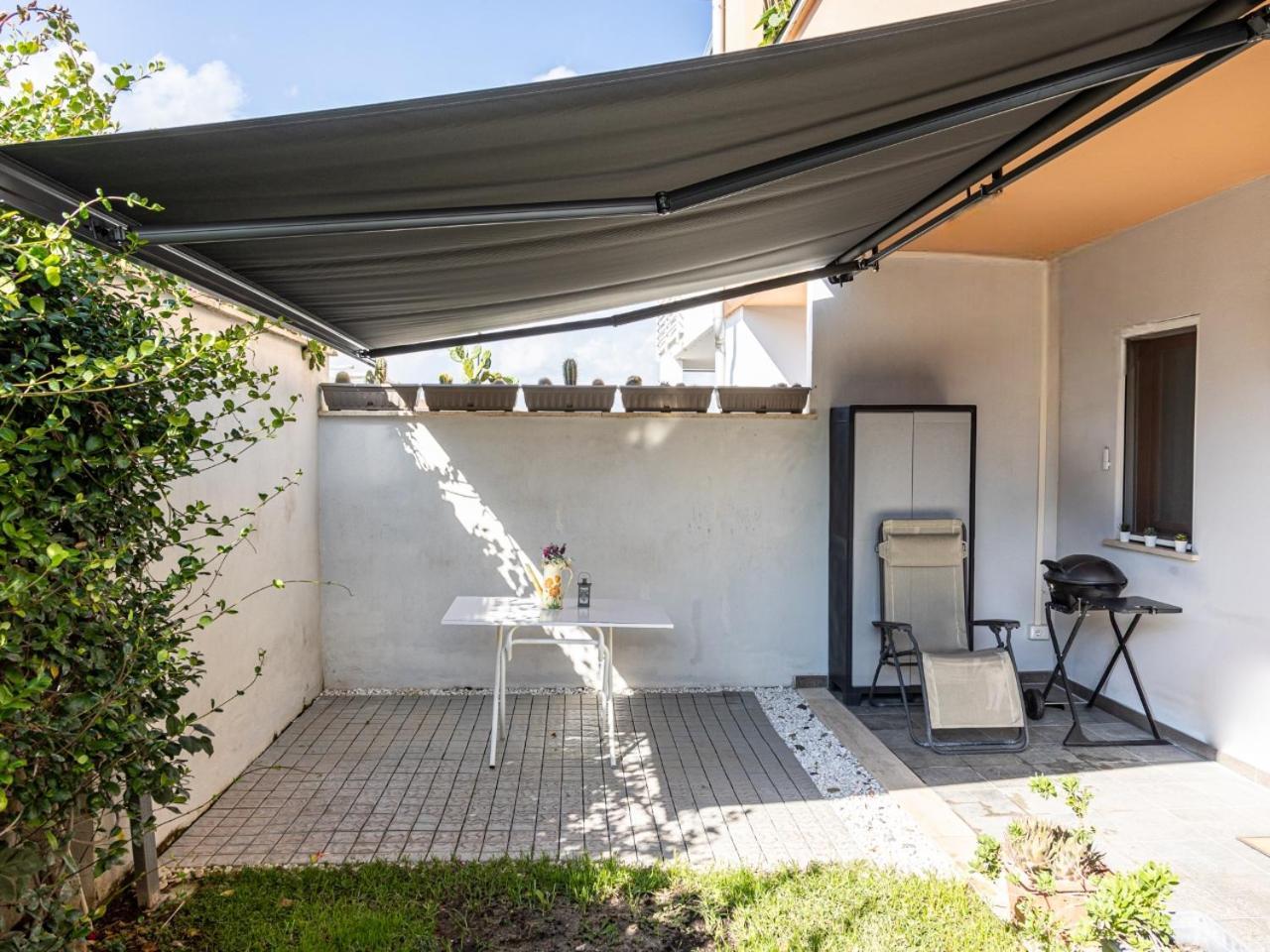 Mrb Real Estate - Maison Ludovica - Monolocale Moderno Con Giardino Frattocchie Bagian luar foto